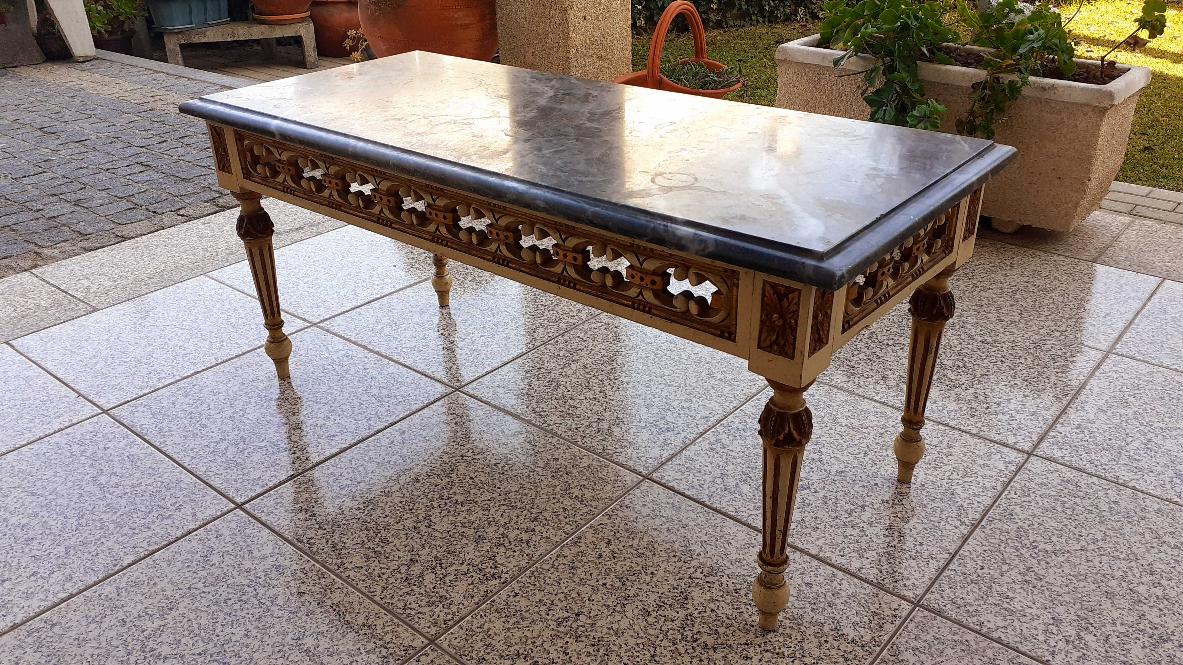 Mesa de Centro em Talha Vintage