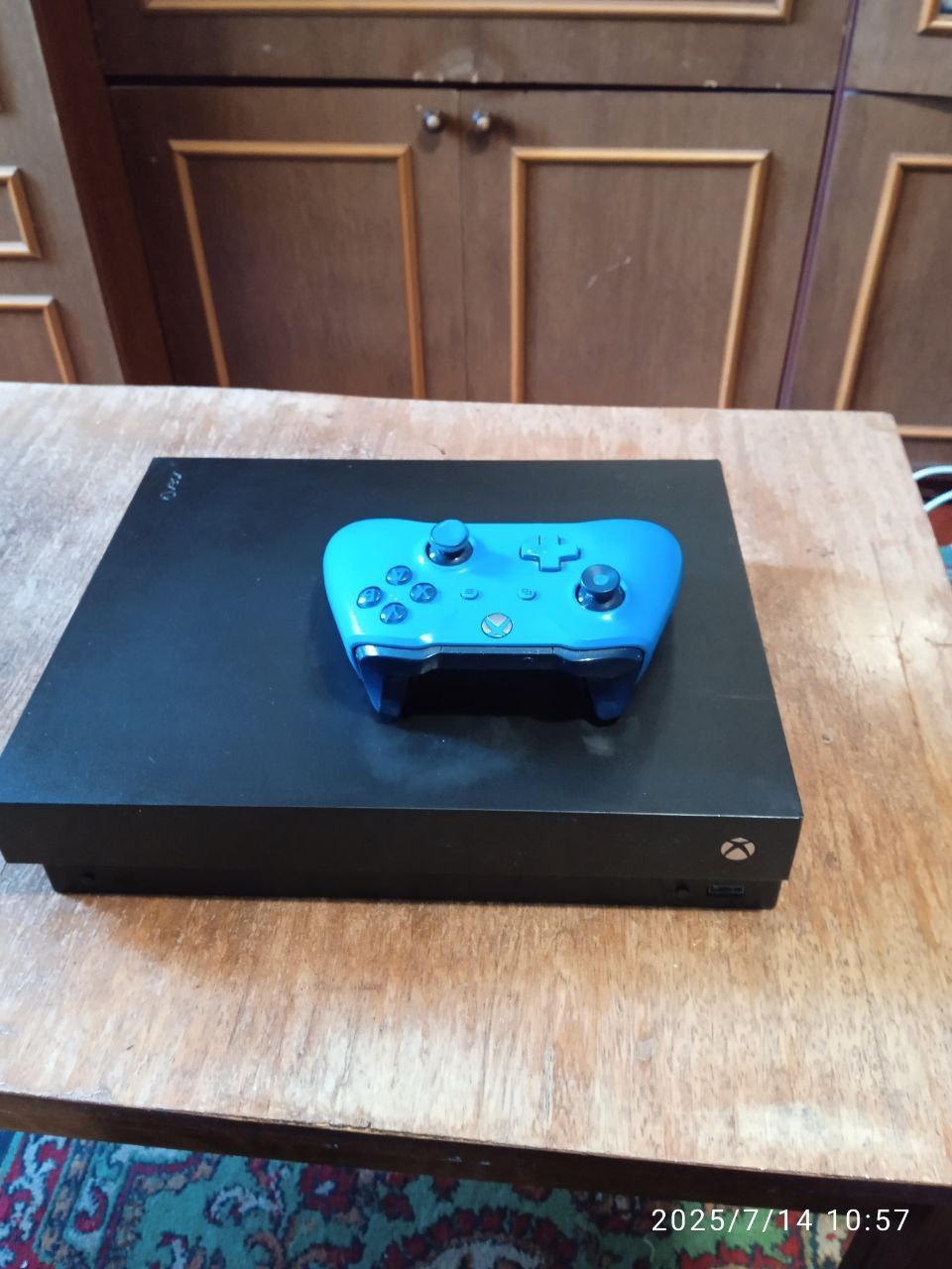 Продам приставку xbox one x