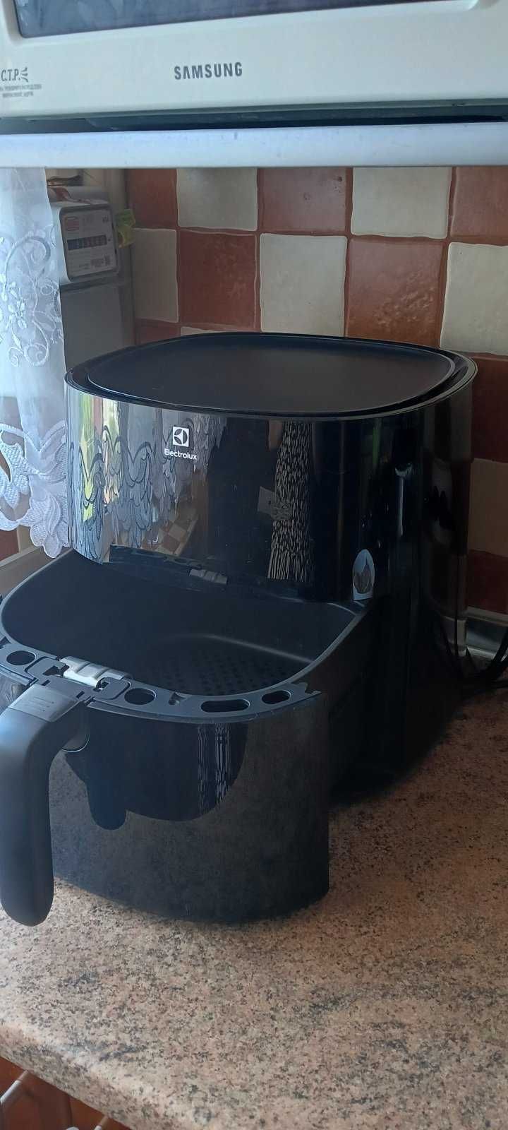 Продаю НОВУ мультипіч ELECTROLUX EAF7B об'єм 6.8л!