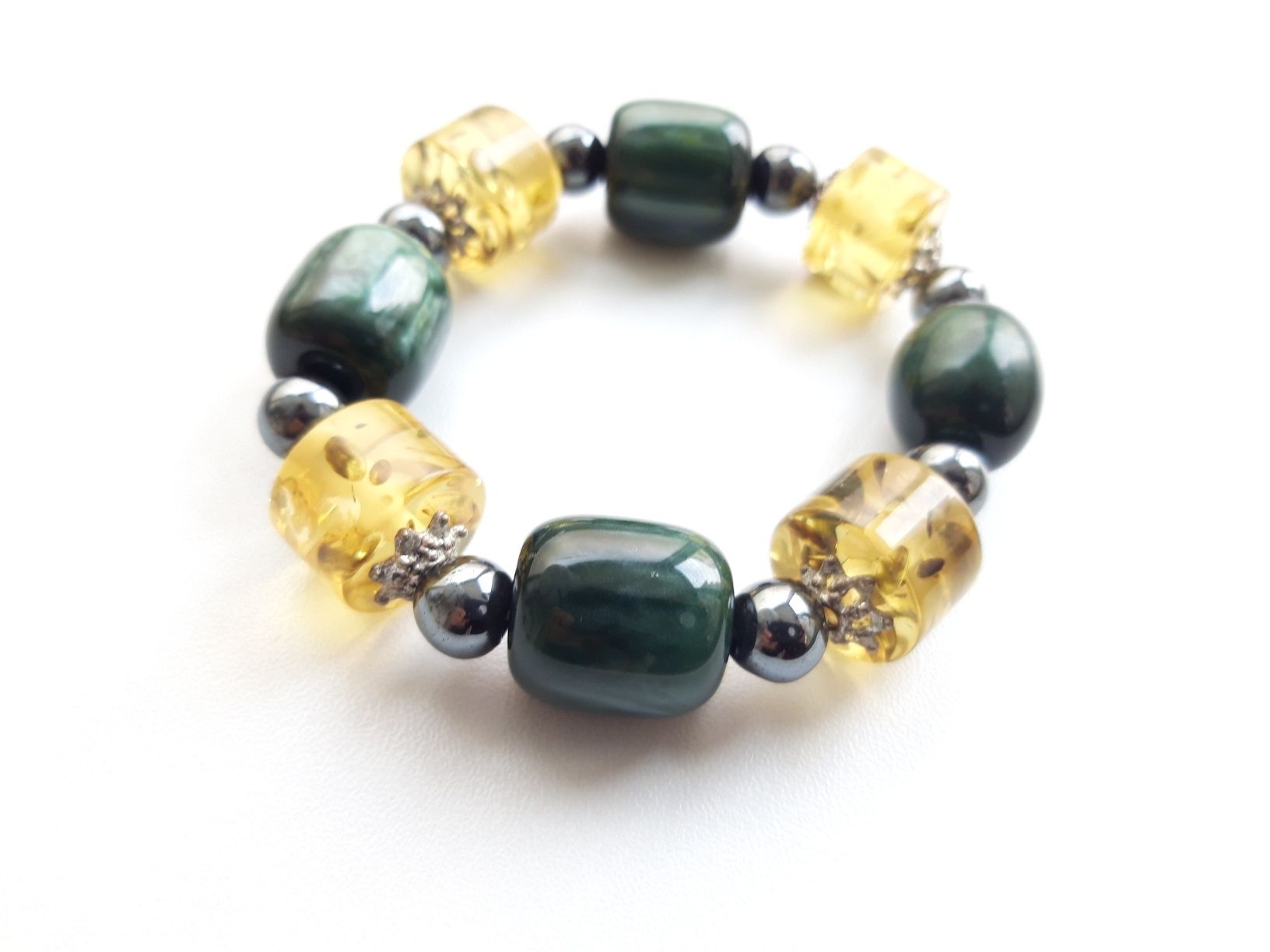 Pulseira de pedras verdes e amarelas