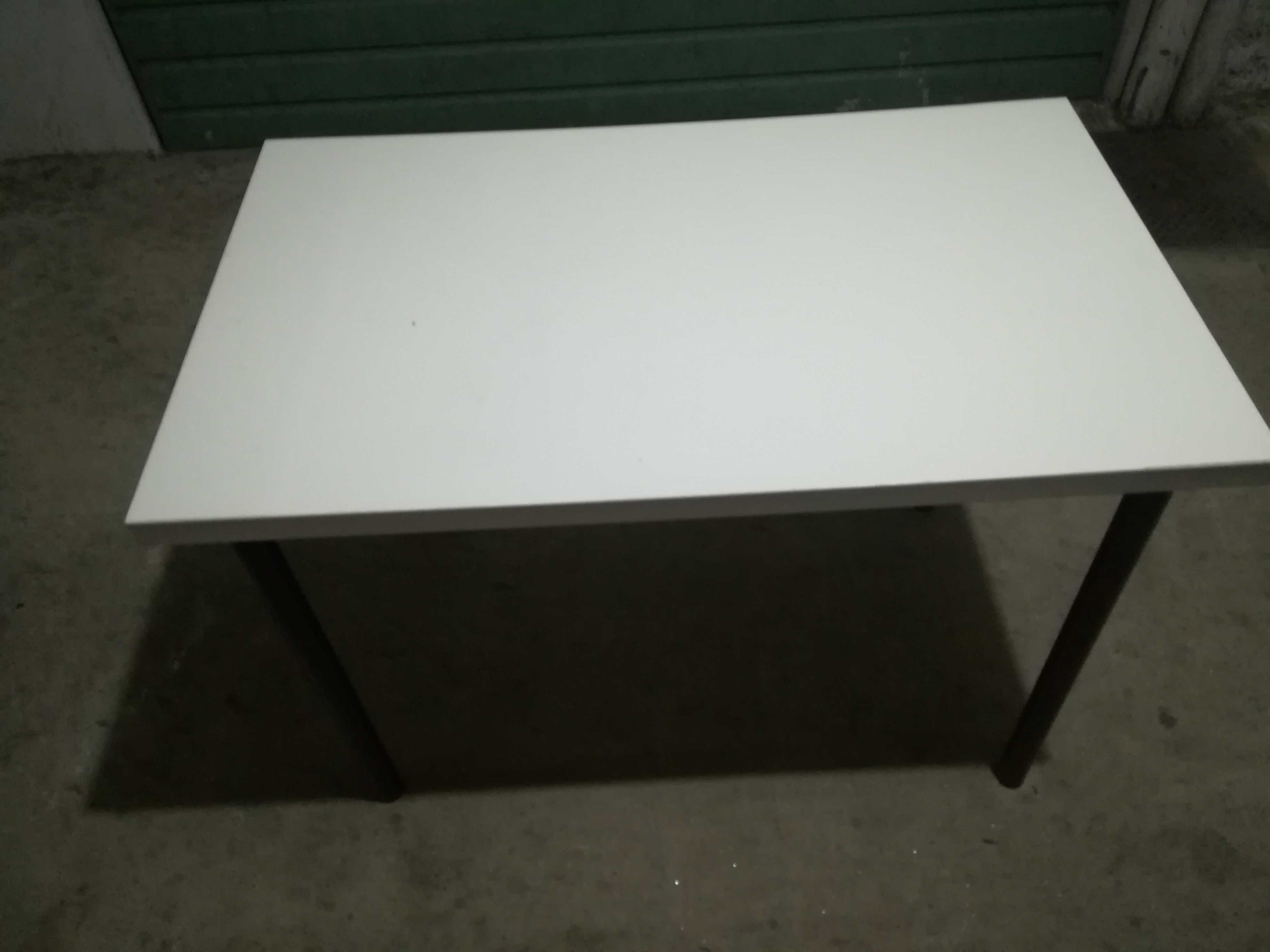 Mesa Ikea para desocupar