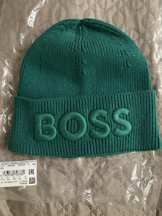 Шапка Hugo Boss.