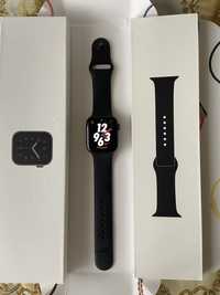 Apple Watch SE 44 mm.