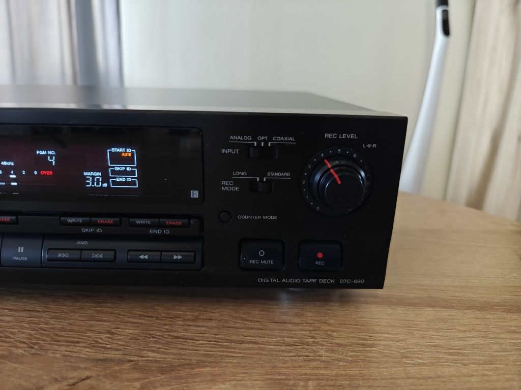 Sony DTC-690 Pilot,karton BDB