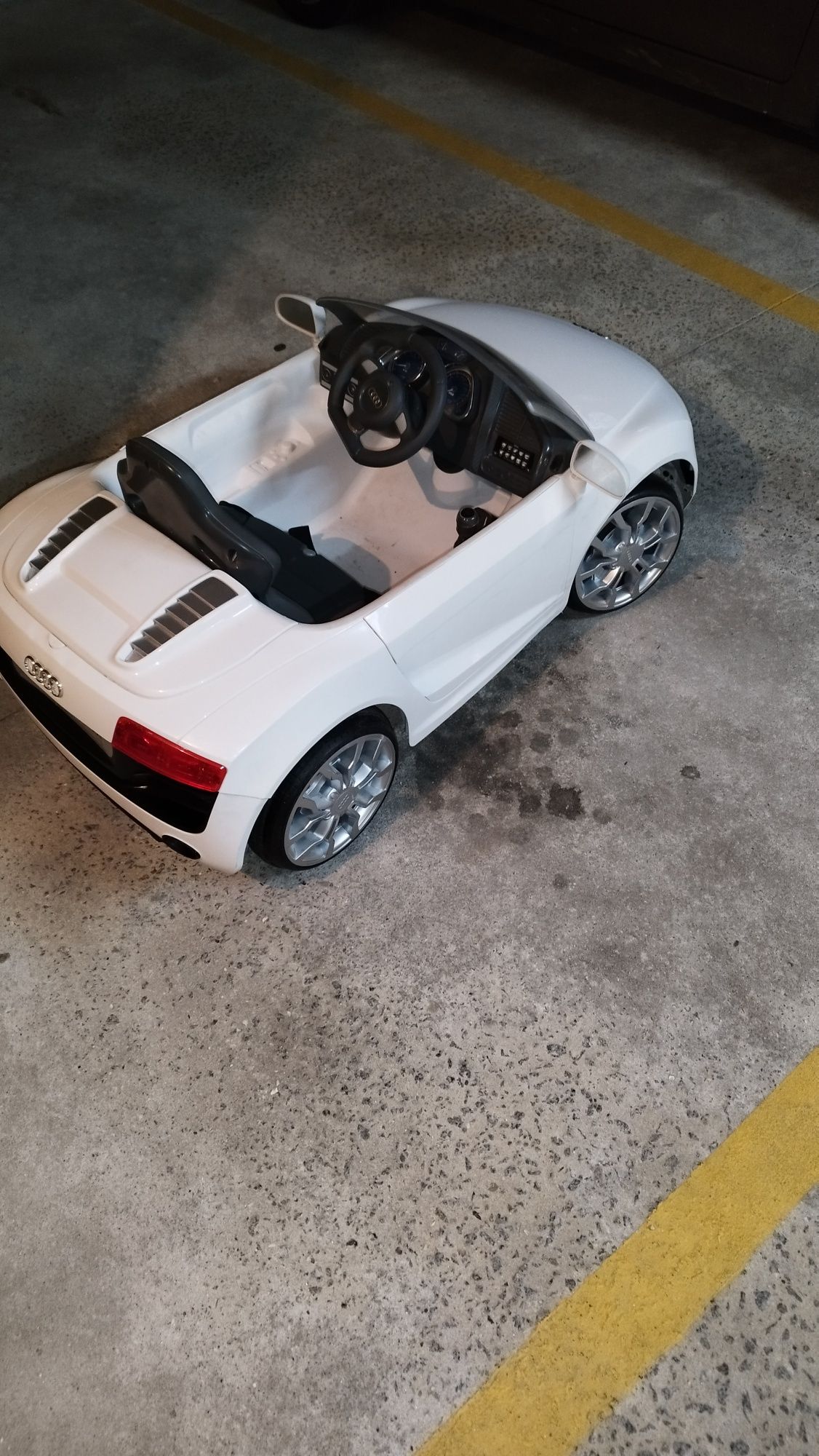 Carro elétrico Audi R8 Spyder