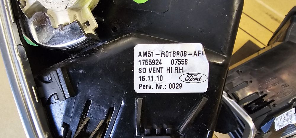 Kratki wentylacji prawa i lewa komplet Ford C-Max MK2 AM51-R018B08-AFW