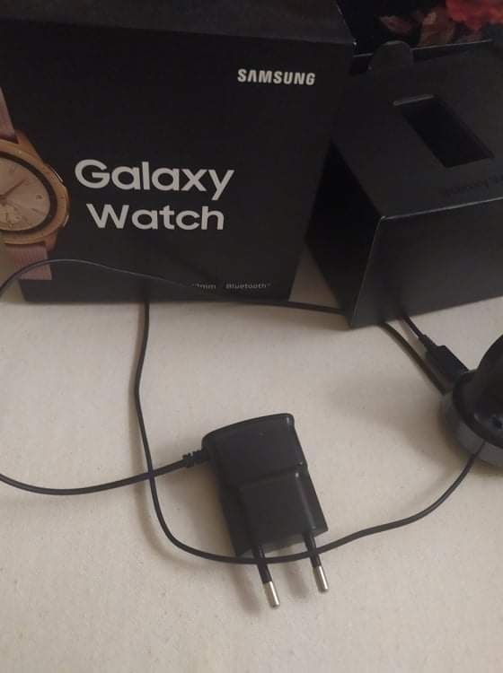Samsung Galaxy SM-R810 smartwatch