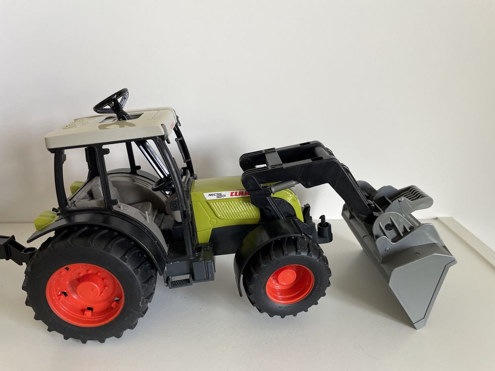 Bruder traktor Claas Nectus +przyczepa