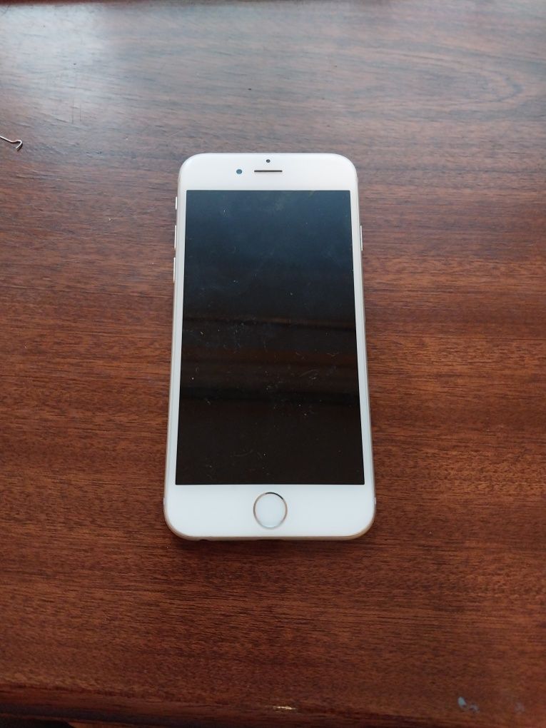 Телефон Apple iPhone 6