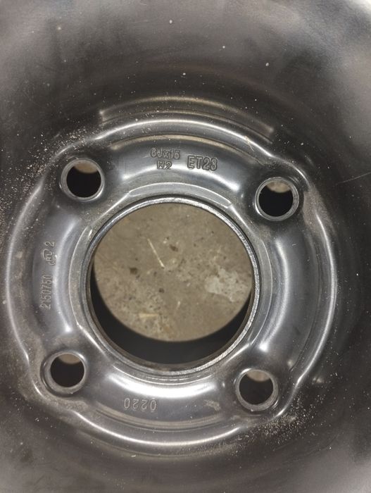 Диски R15
Покришка гудієр 185/65 р15 gt3 ніразу не їздила 
Диск