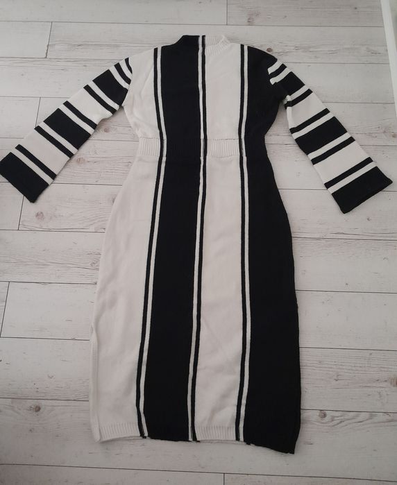 Ciepła sukienka dzianinowa na zimę długa