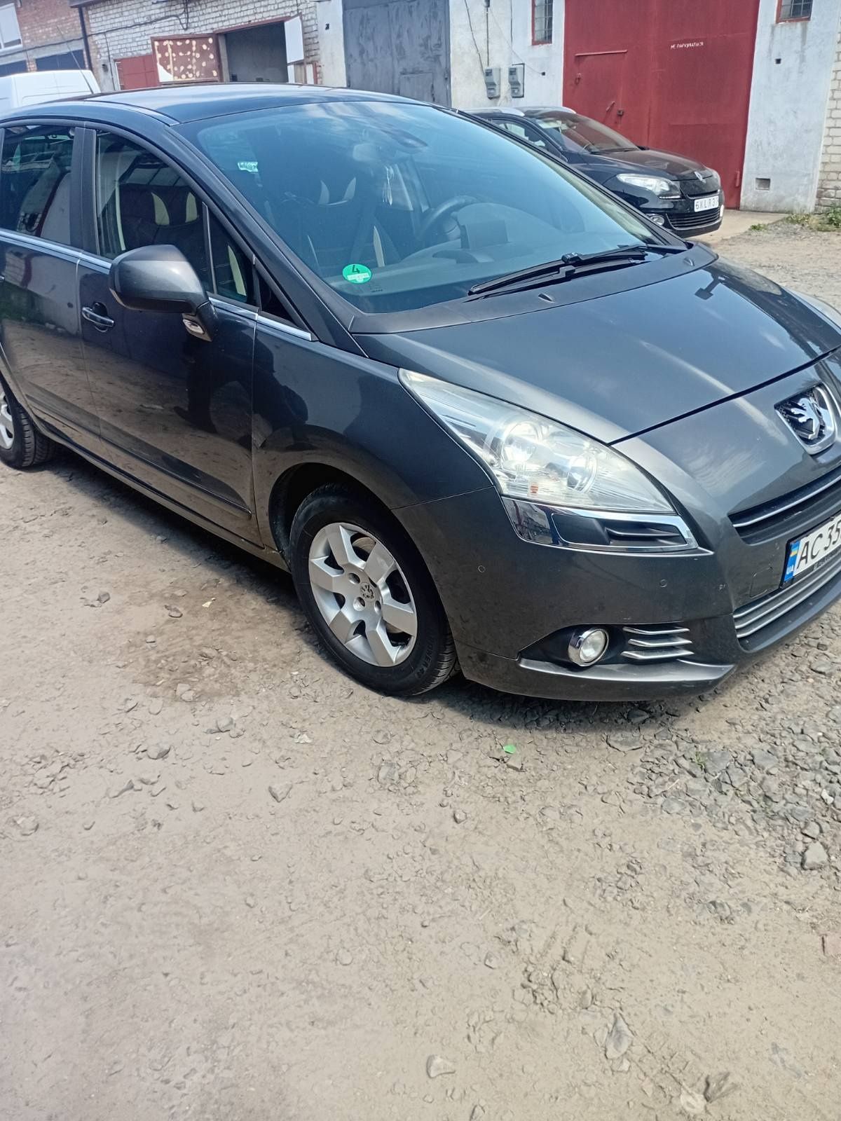 Продам автомобіль Peugeot 5008