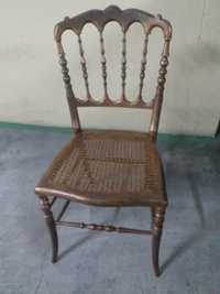 Cadeira antiga dourada