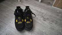 NIKE Jordan 4 Retro