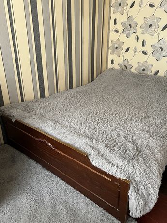 Продам Ліжко двохспальне з матрасом