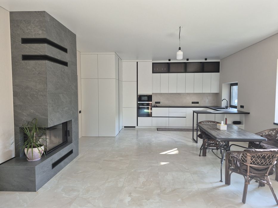 Продам сучасний будинок в місті Українка