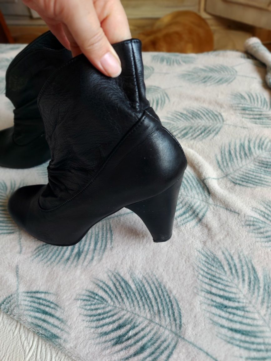 Botins    pretos