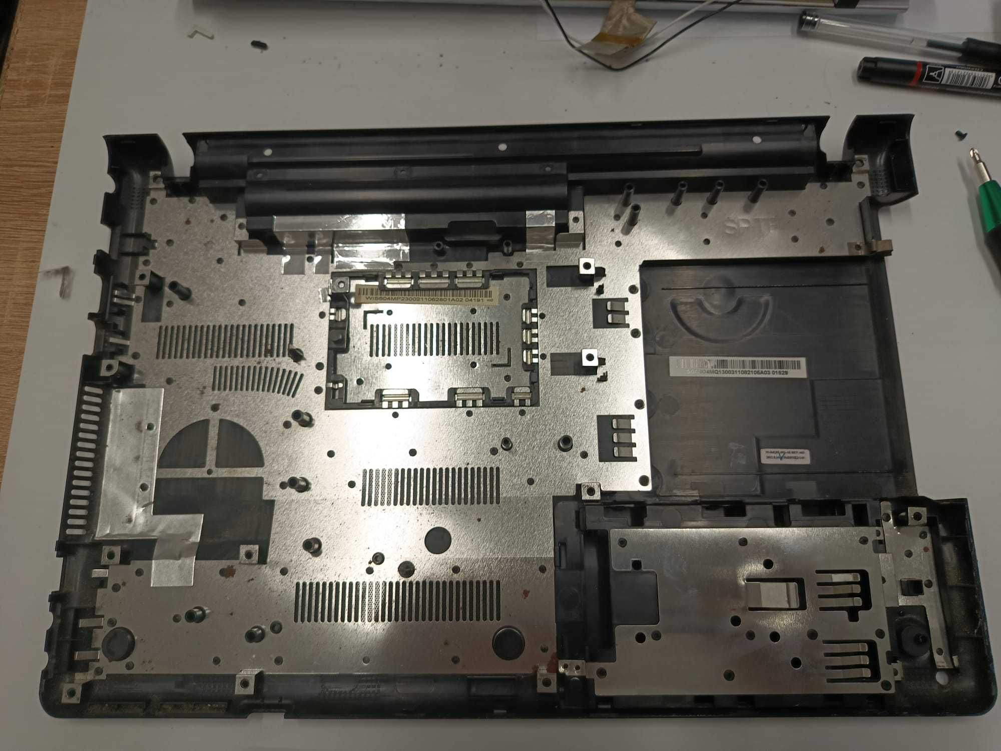 Dolna obudowa do laptopa Sony PCG-71C11M.