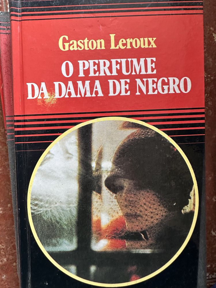 Livro o perfume da dama de negro