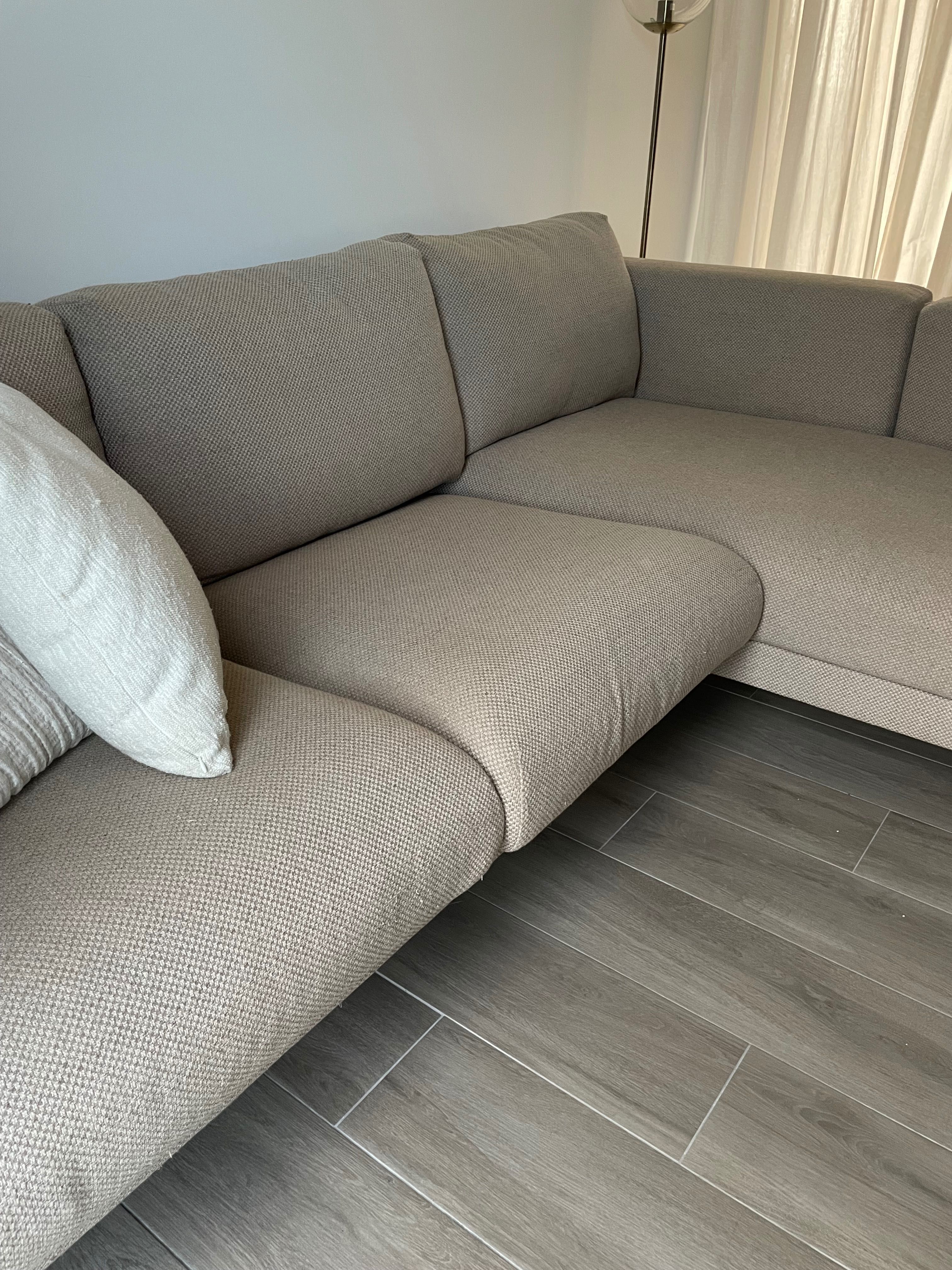 Sofá com chaise longue