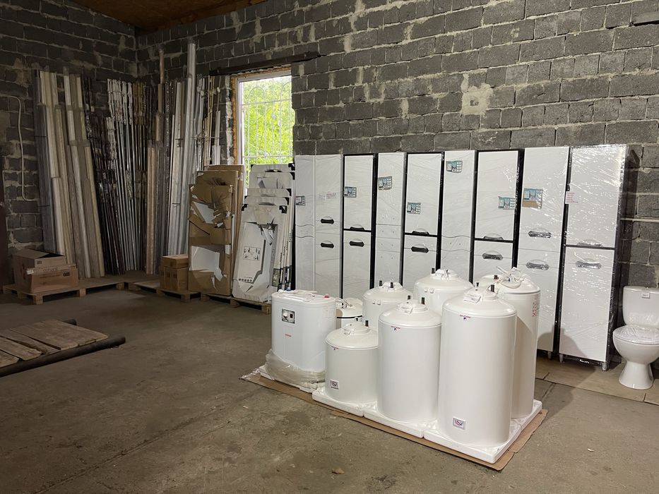 Унітази, пенали, тумби з умивальниками