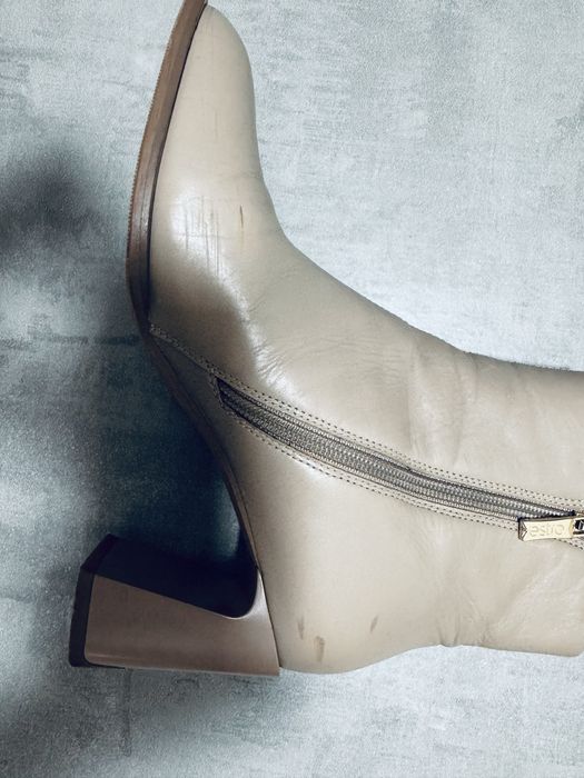 Ботильйони шкіряні бежеві Estro 37р.