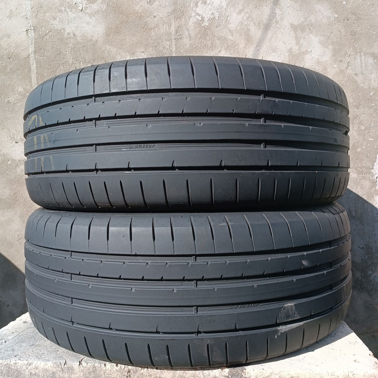 Пара літньої резини Dunlop Sport Maxx 235/45R20