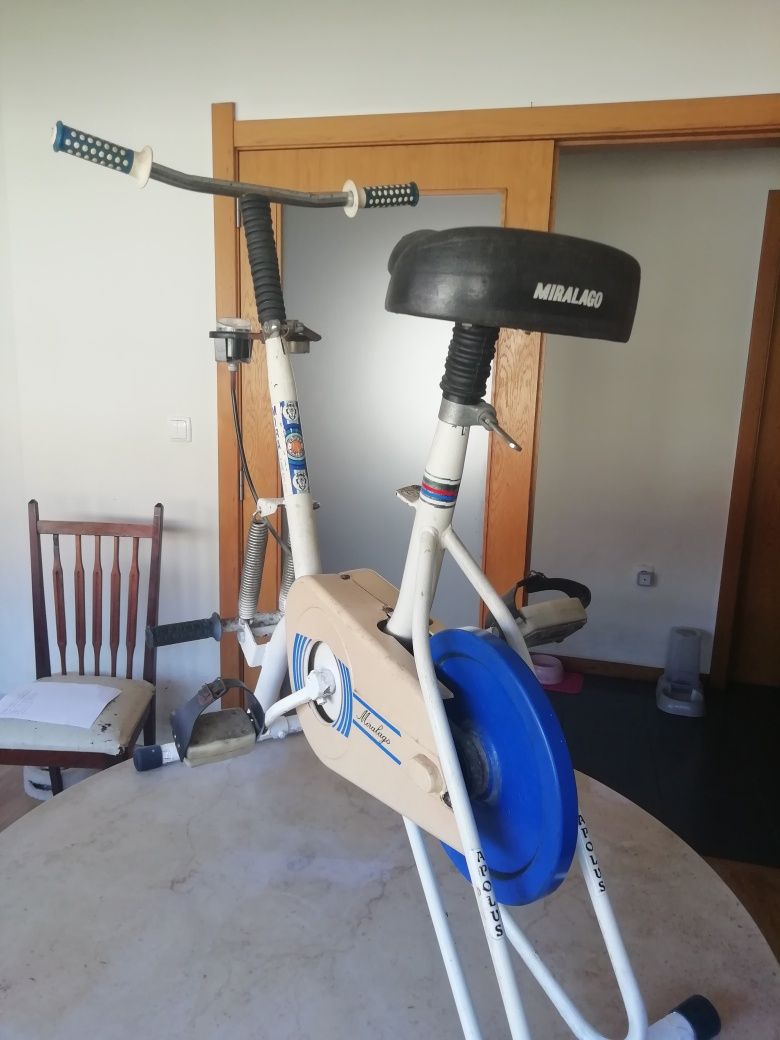 Vende-se bicicleta estática