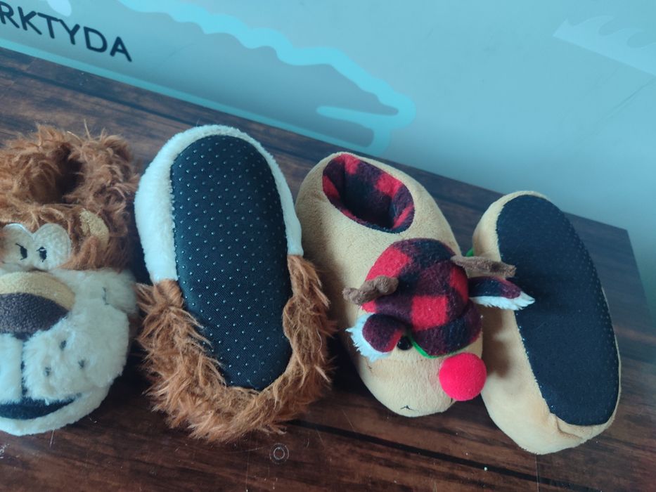 Ciapki bambosze kapcie dziecięce rozm ok 22 renifer 2 szt