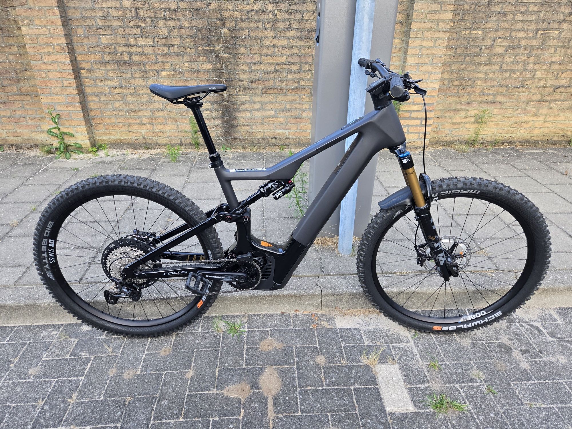 Rower elektryczny Focus Jam2 8.9 Performance  CX 750Wh CARBON PROMOCJA