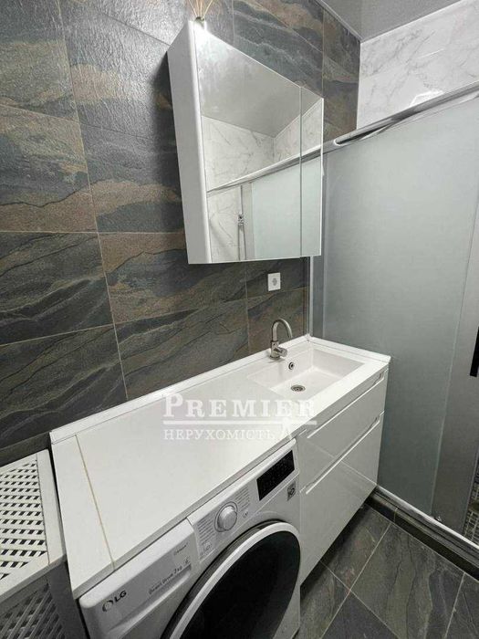 В продаже дом на берегу моря.