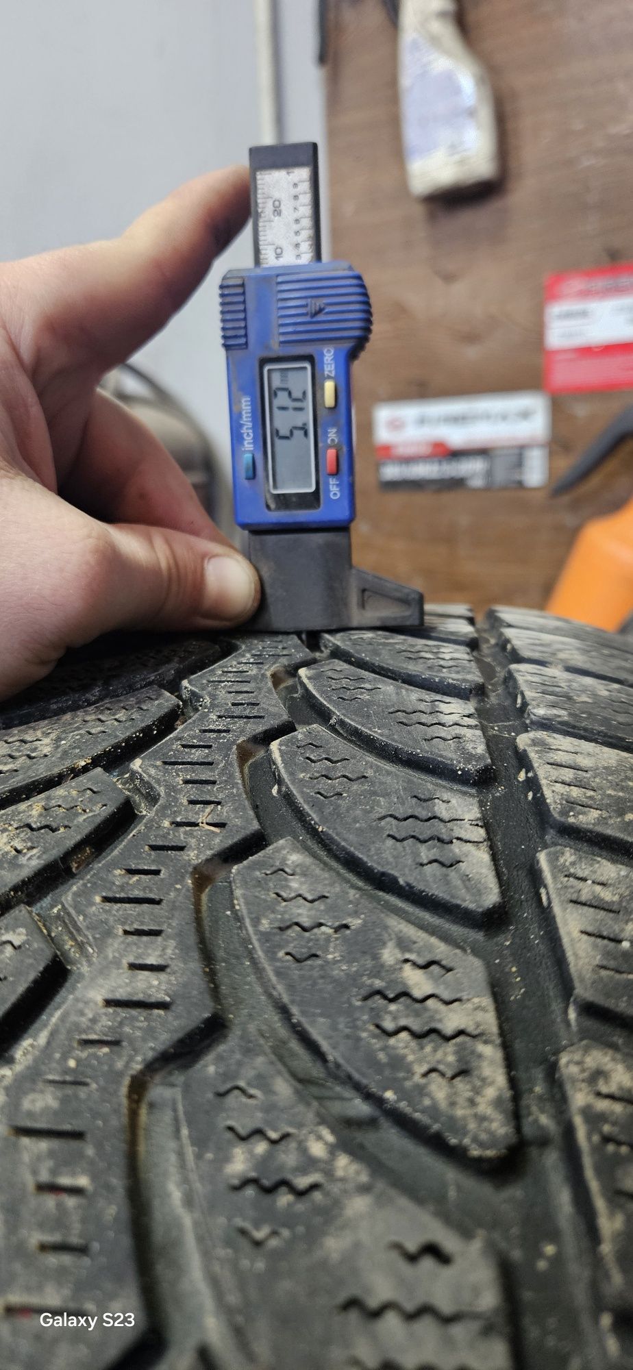235/60 R18 LM80Z