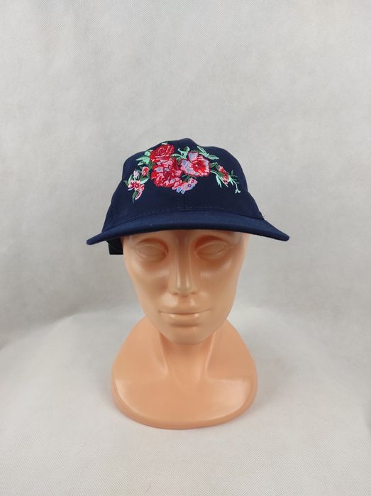 NOWA damska czapka z daszkiem w kwiaty granatowa