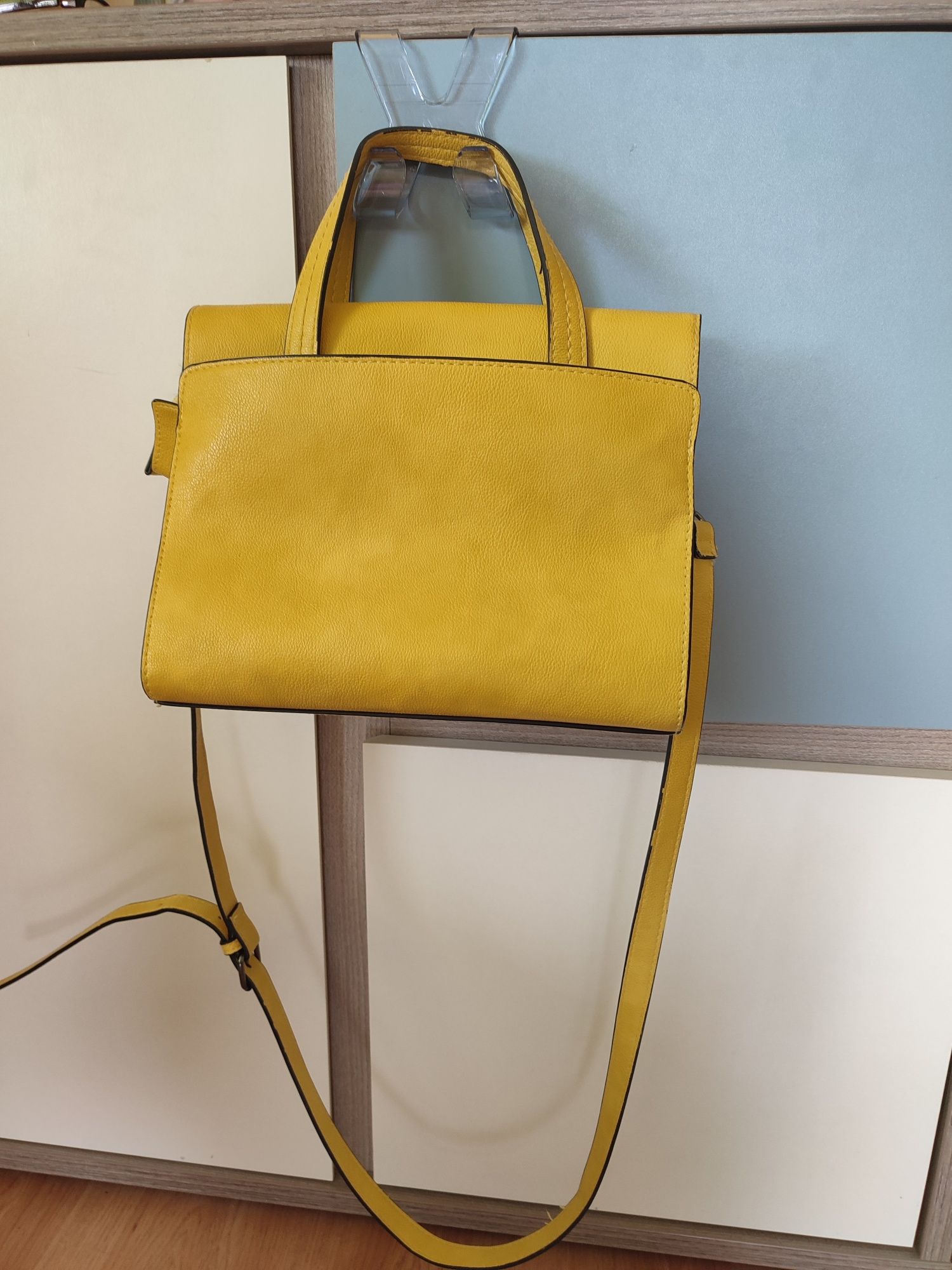 Żółta damska torebka w stylu casual