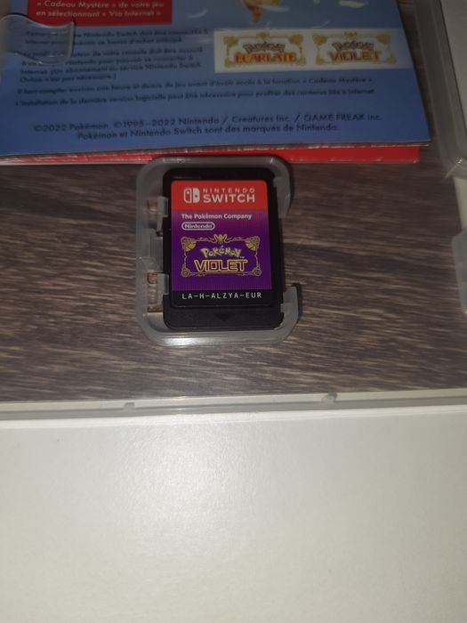 Pokemon violet com capa atrás em francês