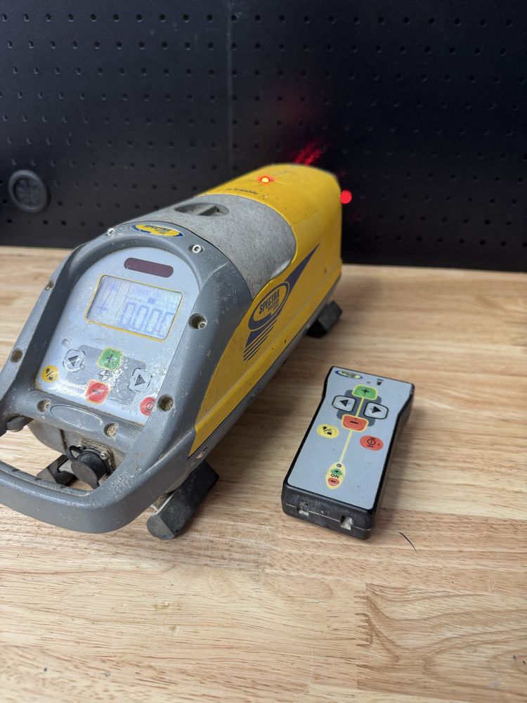 Niwelator rurowy Spectra Precision DG711
