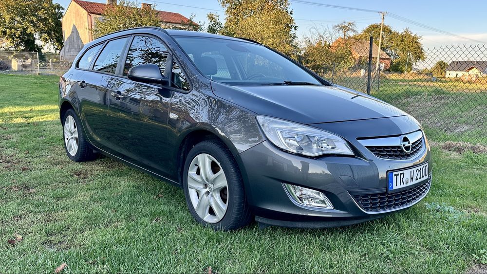 Opel Astra 1.4 Turbo Benzyna Kombi 2011 Świeżo sprowadzona