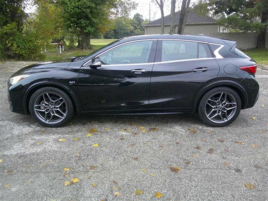 Infiniti QX30 Sport      2017