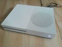 Konsola Xbox One S 1681 - mało używna