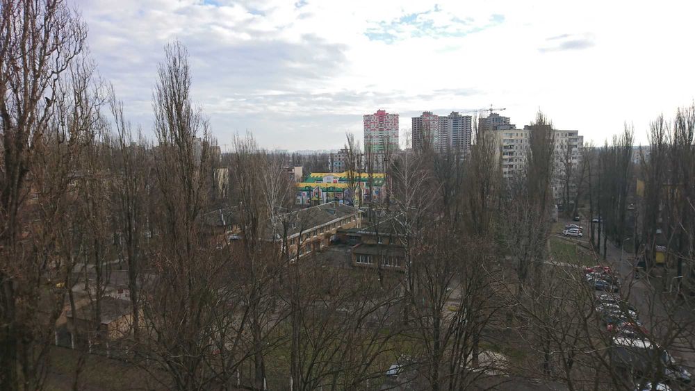 КПІ, НАУ, КНЕУ ім. Богомольця -10хв.швидкісним трамваєм. Курбаса 5а