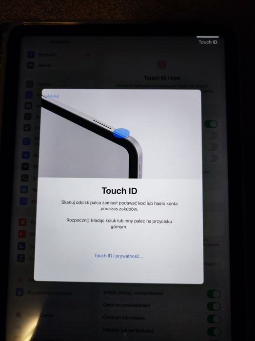 iPad 10 generacji z etui, 10.9", 2024 rok  64 GB pamięci plus szkło