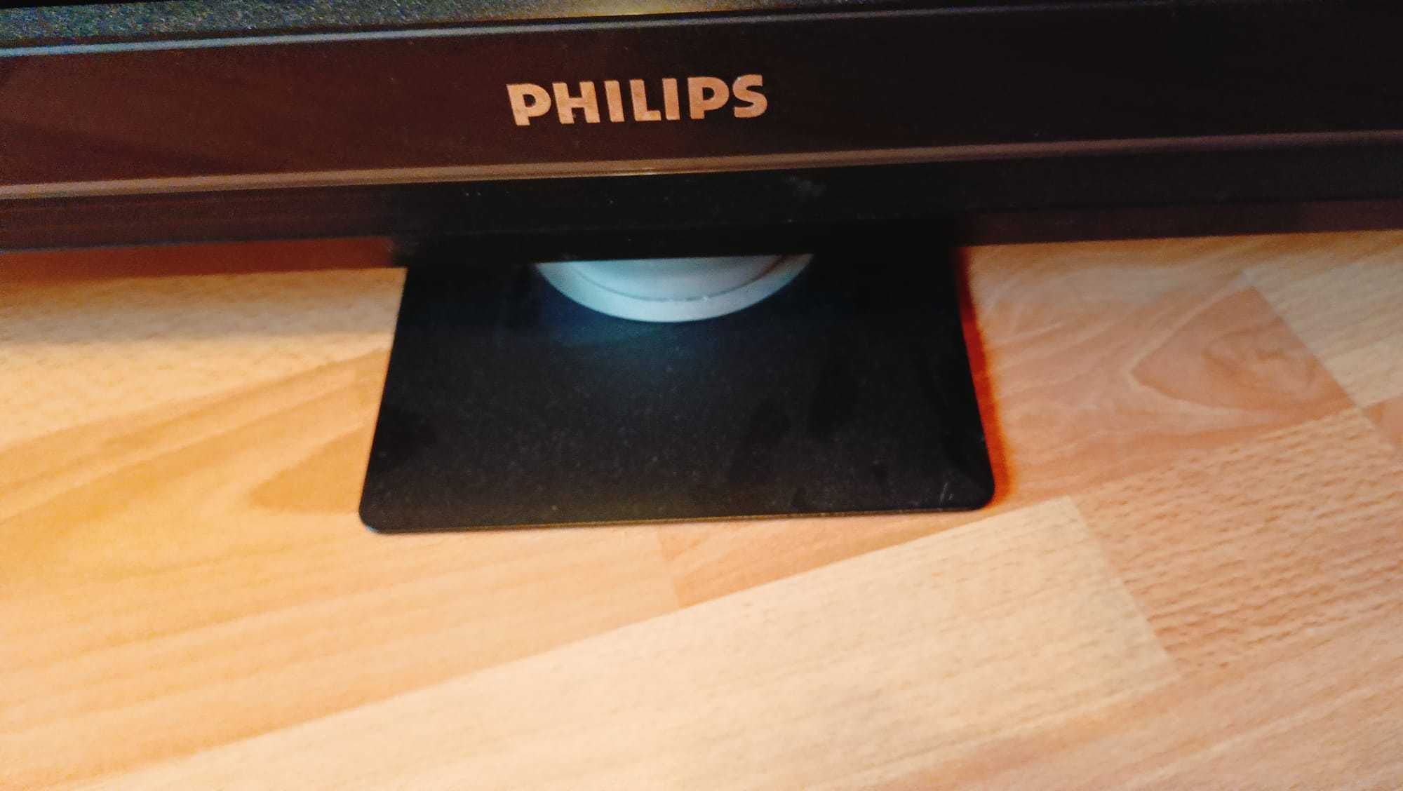 Telewizor PHILIPS 42' cale umiarkowanie płaski.