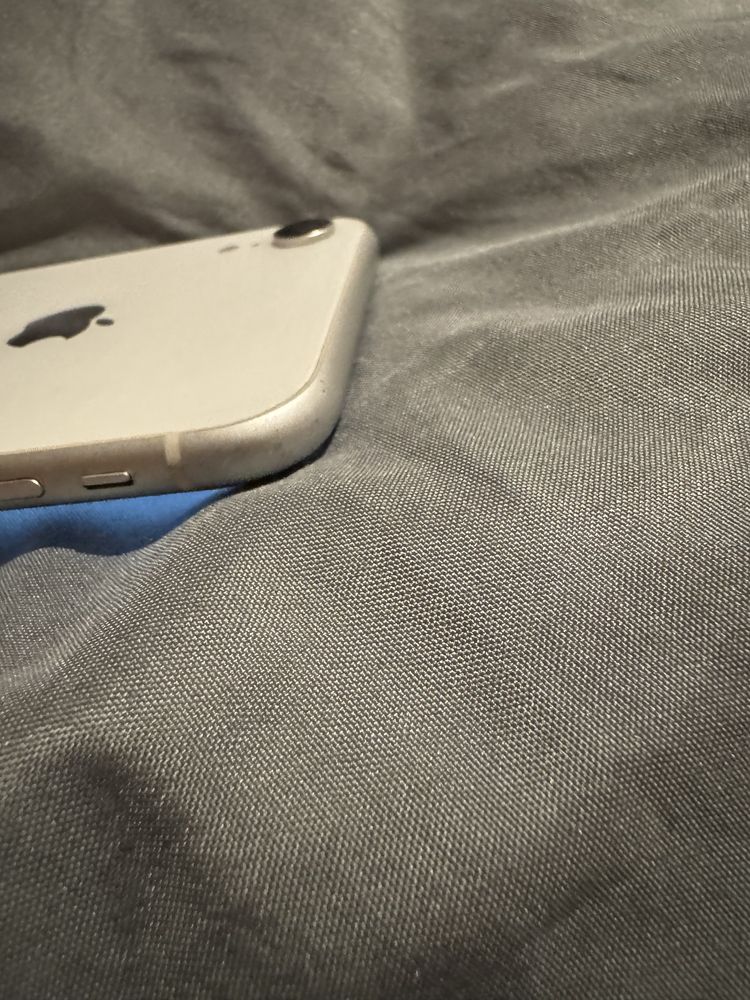 iphone xr.      .