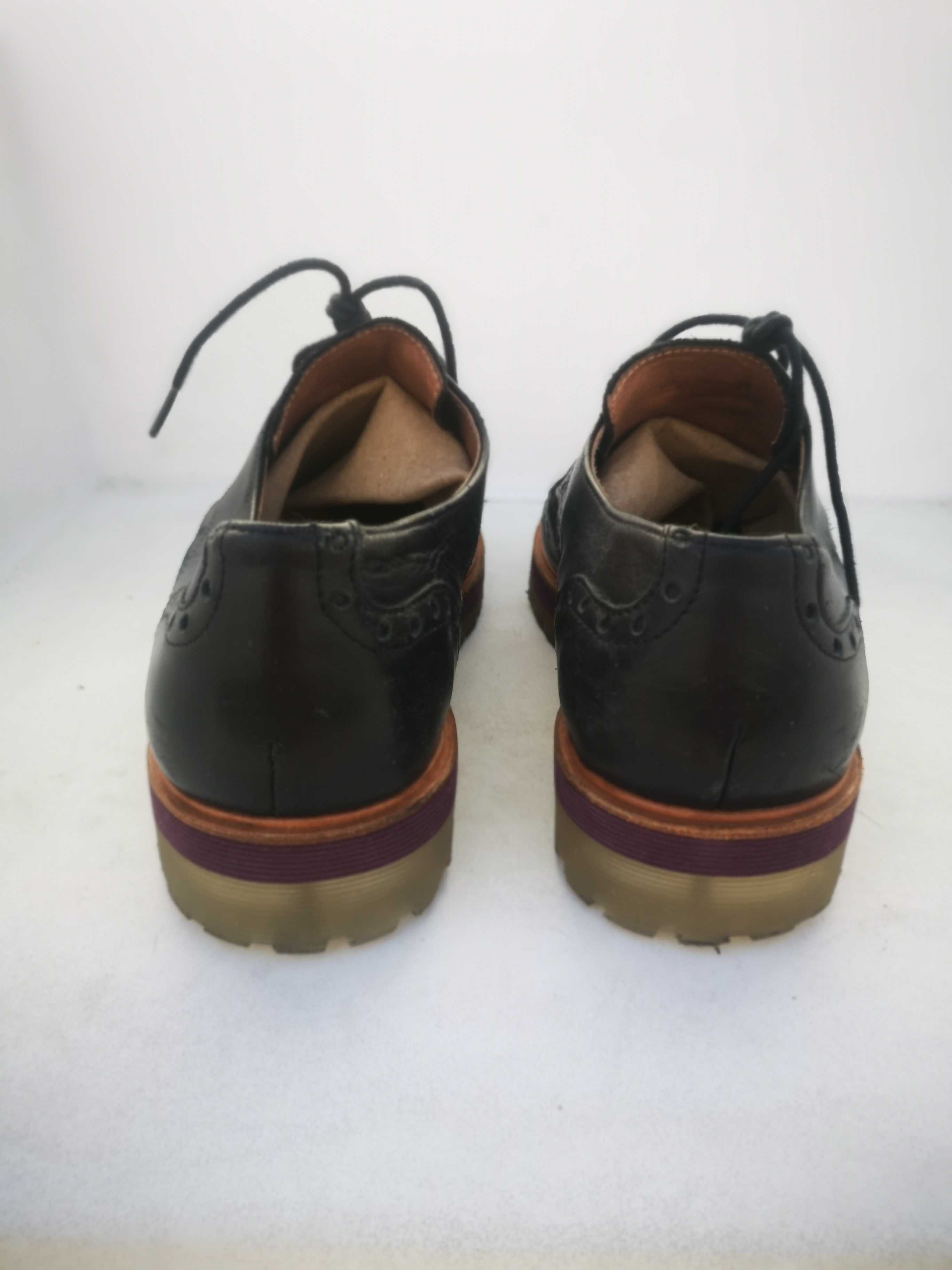 Sapatos Chelsea Oxford preto em pele verdadeira