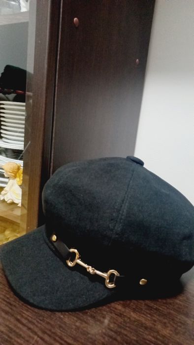 Жіноча кепка чорного кольору