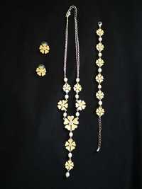 Komplet biżuterii Jon Richard beżowe kwiaty perły