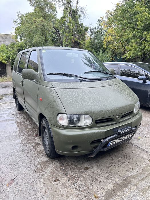 Nissan serena 1999
