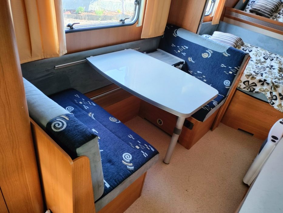 Przyczepa kempingowa WILK przedsionek ciepła woda 6 osobowa