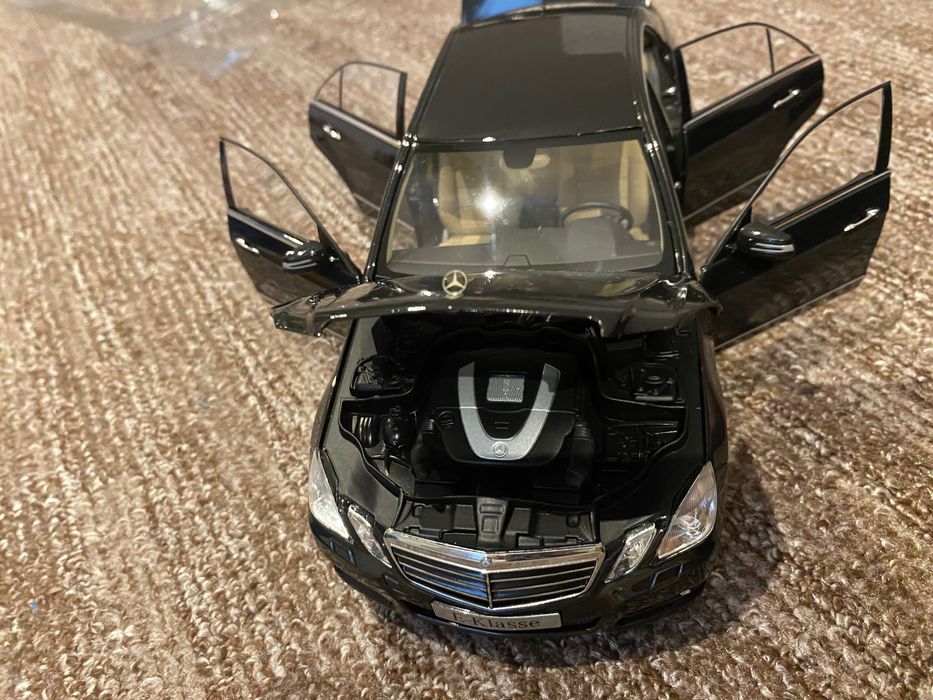 Mercedes W212 1:18 Minichamps