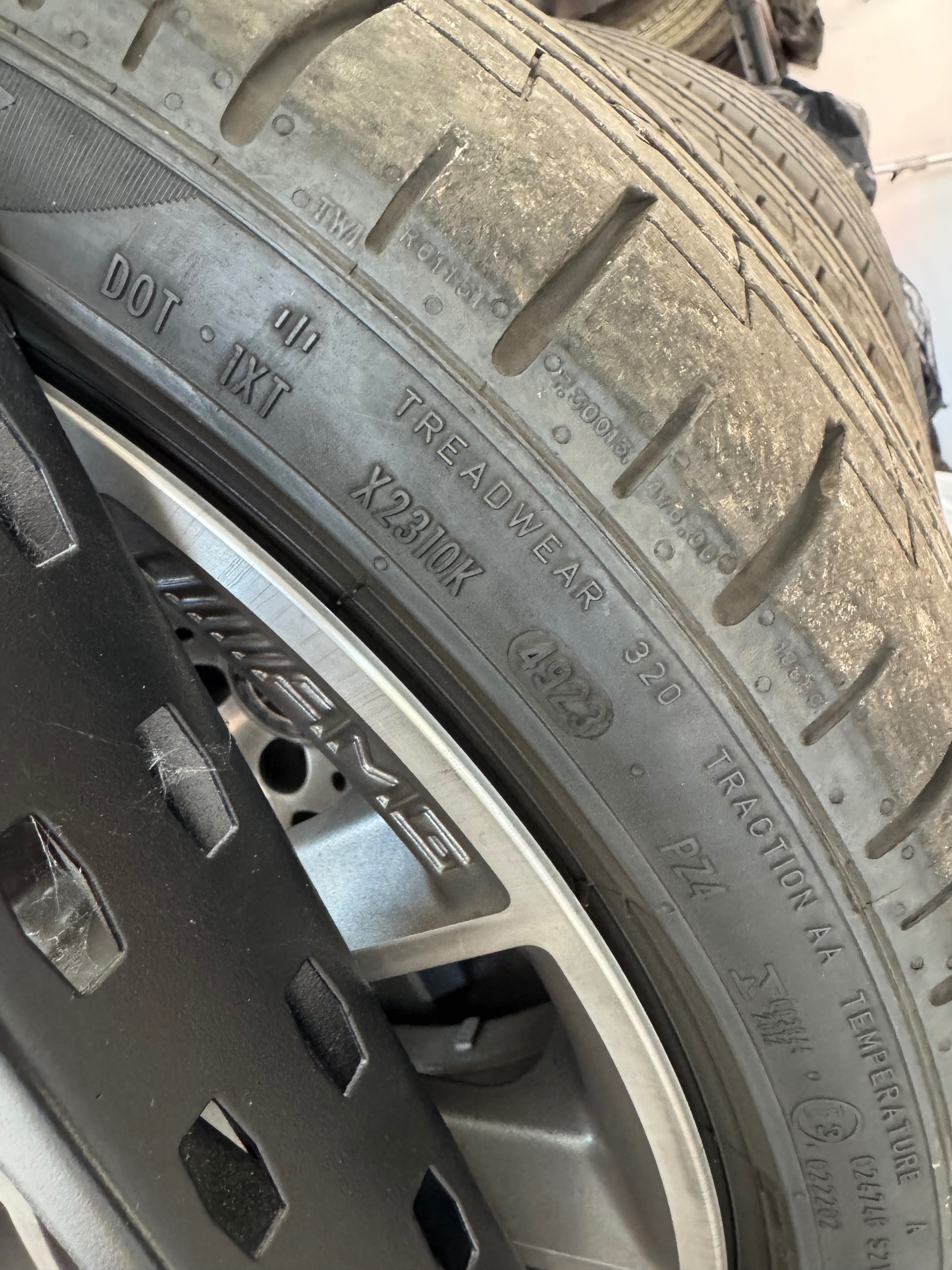Oryginalne alufelgi R19 AMG Mercedes-Benz+opony letnie Pirelli+ 5felga